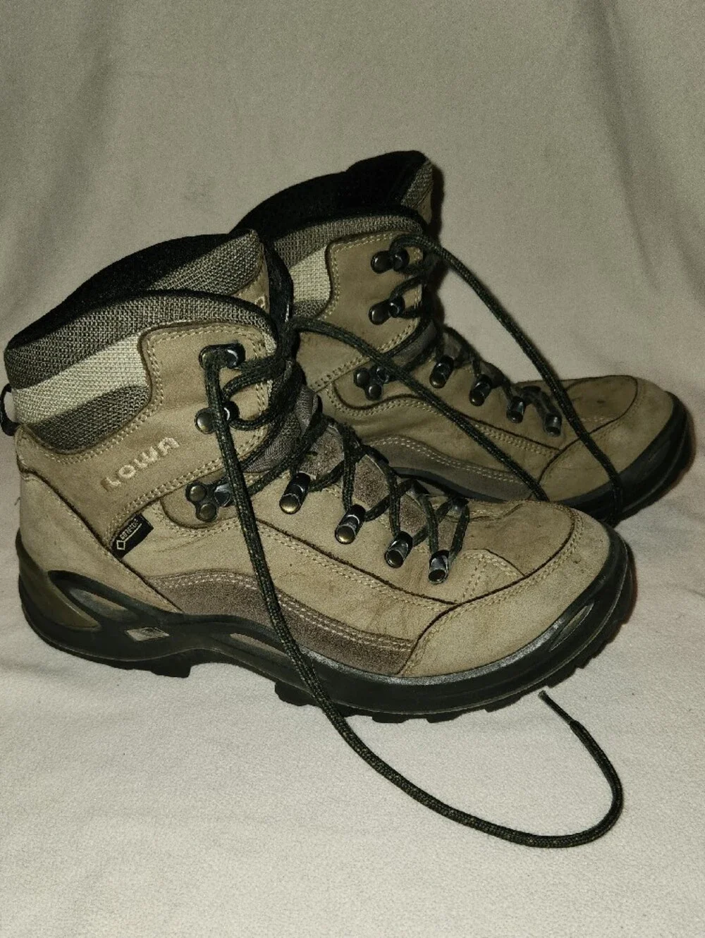 Lowa Men's Taupe and Black Hiking Boots